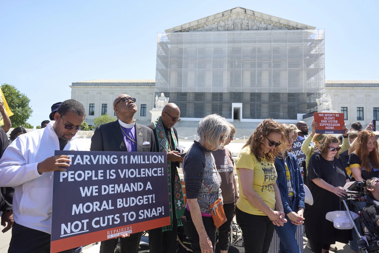 Rencana kupon makanan GOP terbukti melanggar peraturan Senat. Ini adalah kemunduran terbaru bagi RUU besar Trump